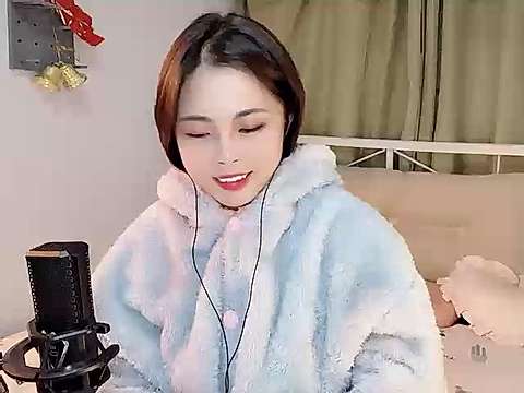 CEEK- naked stripping on cam for live sex video chat