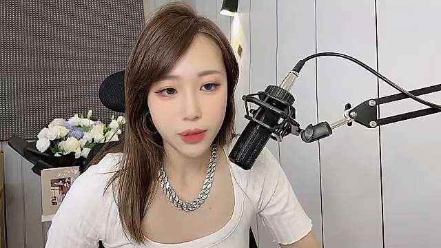 Hannah__bb naked stripping on cam for live sex video chat