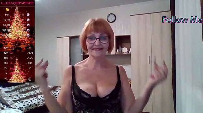 LadyBeatriceX naked stripping on cam for live sex video chat