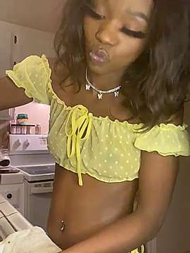 MsDREAMZ naked stripping on cam for live sex video chat