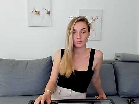 Kami-Lee naked stripping on cam for live sex video chat