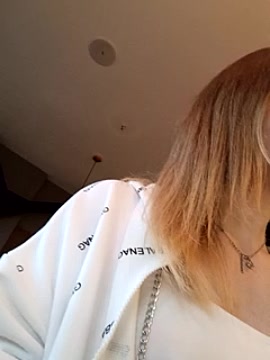 Francesca-Lynn naked stripping on cam for live sex video chat