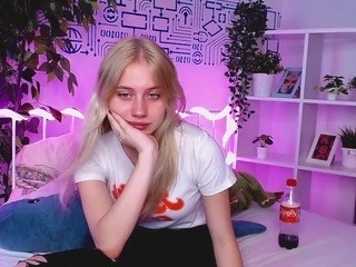 xenia-salute nude on Live Cam Girls Room
