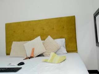 Ivana Cooper nude on Live Cam Girls Room