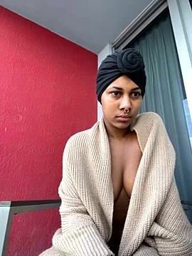 goddessxdreaxo naked stripping on cam for live sex video chat