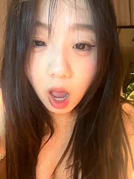 –Olivia– naked stripping on cam for live sex video chat