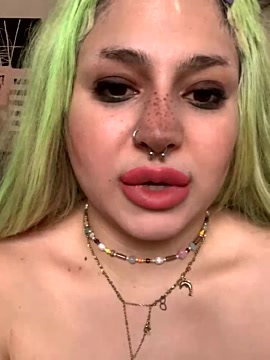 eskelle_ naked stripping on cam for live sex video chat