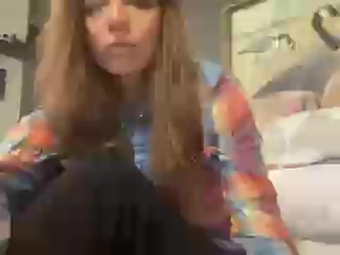 Lepetitchaperonrouge1224 naked stripping on cam for live sex video chat