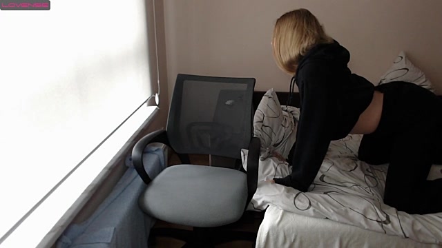sexy_blonde01 naked stripping on cam for live sex video chat