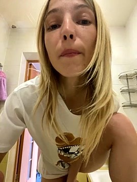 Karolina0001 naked stripping on cam for live sex video chat