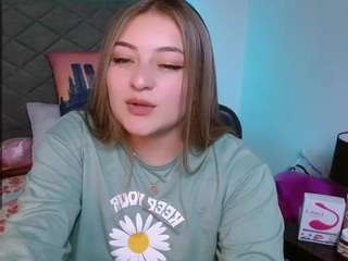 Kylie-z nude on Live Cam Girls Room