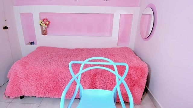 LyndaKimm naked stripping on cam for live sex video chat