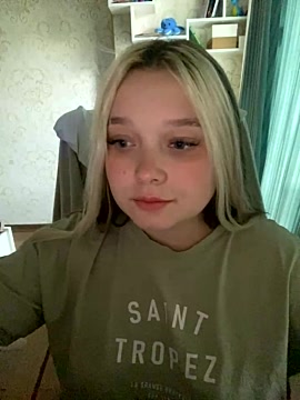 SofiaAdams naked stripping on cam for live sex video chat