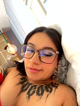 DanielaArangoo_ naked stripping on cam for live sex video chat