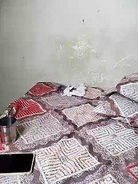 DeSi_bOOb naked stripping on cam for live sex video chat