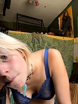 ellispierce naked stripping on cam for live sex video chat