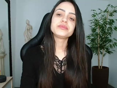 Ivy_Crowly naked stripping on cam for live sex video chat