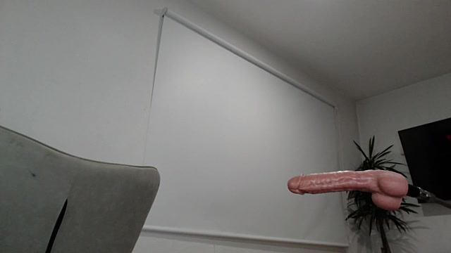 ohmysweetkitty naked stripping on cam for live sex video chat