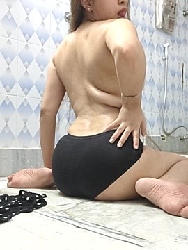 sexyaysha naked stripping on cam for live sex video chat