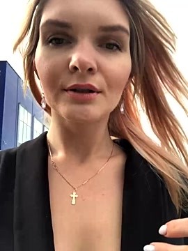 _streetgirl naked stripping on cam for live sex video chat