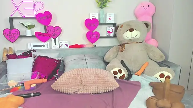 JessiSilver naked stripping on cam for live sex video chat
