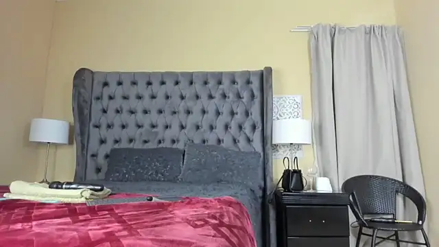 Katie_cookie11 naked stripping on cam for live sex video chat
