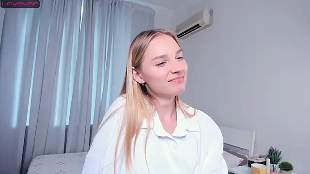 PennyParkeer naked stripping on cam for live sex video chat