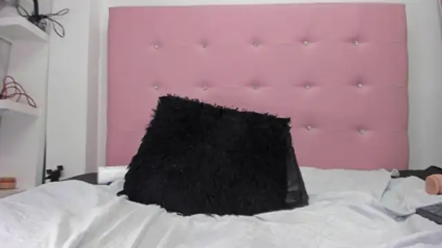 emyli_sw_ naked stripping on cam for live sex video chat