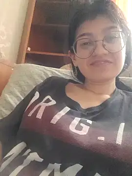 Rose_Hetty naked stripping on cam for live sex video chat