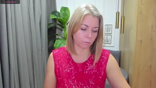 Annie_Light naked stripping on cam for live sex video chat