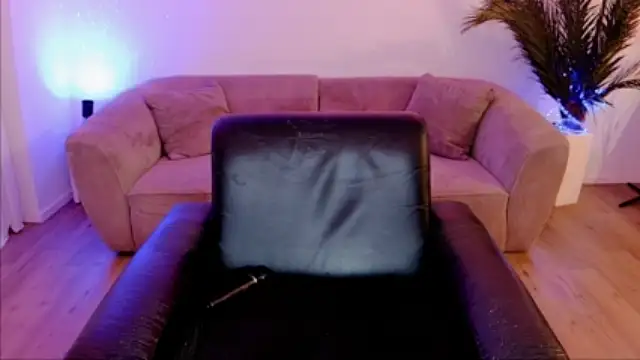 BiggyMelon naked stripping on cam for live sex video chat