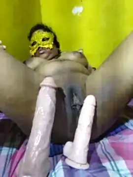 Dilmi_umesha naked stripping on cam for live sex video chat