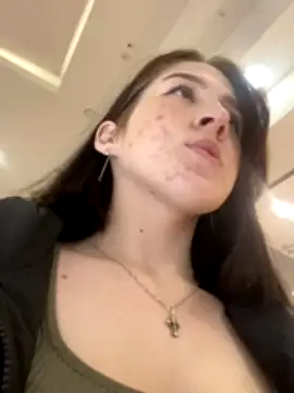 Emmatraveler naked stripping on cam for live sex video chat