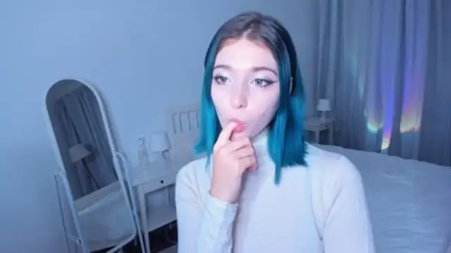 MinnieHines naked stripping on cam for live sex video chat