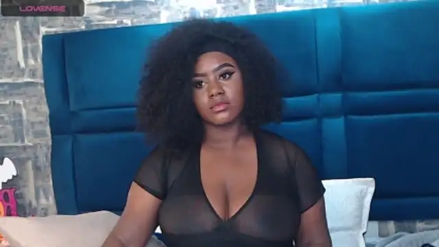 SavanahMyerss naked stripping on cam for live sex video chat
