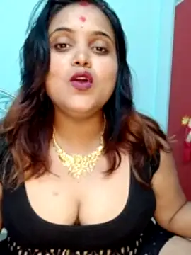 Your-Queen12 naked stripping on cam for live sex video chat
