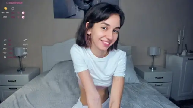 BellaWhiteee nude strip on cam for live sex video chat