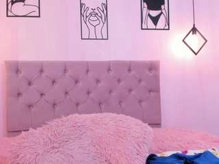 CarolineYong nude in Live Sex Cam Girls Room