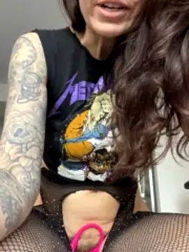 EastCoastBabe nude strip on cam for live sex video chat