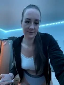 EllaMae nude strip on cam for live sex video chat