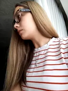 _Girl_Demon_ naked stripping on cam for live sex video chat