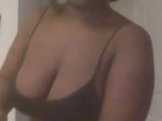 Jasmine Kisses nude in Live Sex Cam Girls Room