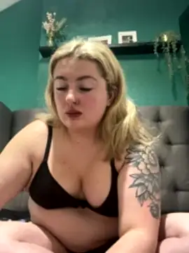 megan_lou2 naked stripping on cam for live sex video chat