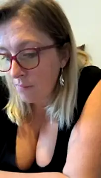 winniess40 nude strip on cam for live sex video chat