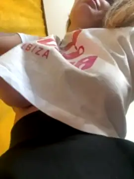 Betsy nude strip on cam for live sex video chat