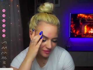 Blondekiss nude in Live Sex Cam Girls Room