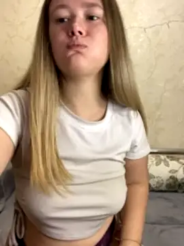 Caramellees nude strip on cam for live sex video chat
