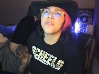 Drizzypeach602 nude in Live Sex Cam Girls Room