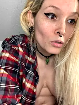 FRRANNKIE nude strip on cam for live sex video chat