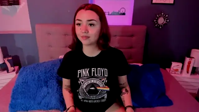 HannaRoggers nude strip on cam for live sex video chat